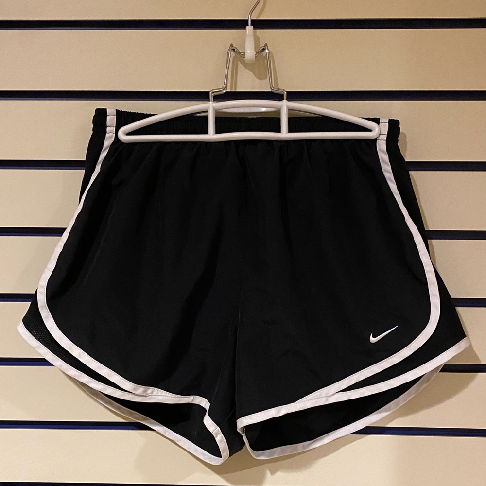 M Nike shorts in black & white